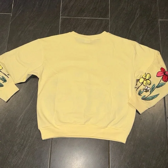 Disney Winnie the Pooh Yellow Floral Crewneck Sweatshirt - Picture 9 of 12